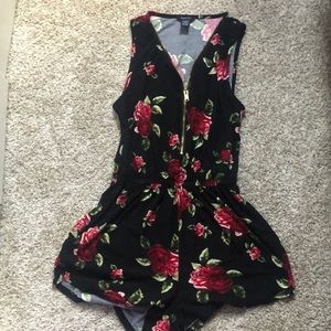 Super soft Rose pattern romper